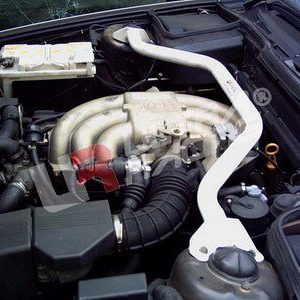 Ultra Racing veerpootbrug passend voor BMW 5 serie E34 model 1988 - 1995