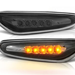 Zwarte LED zijknipperlichten passend voor BMW 3 serie E46 sedan en touring model 2001 - 2005