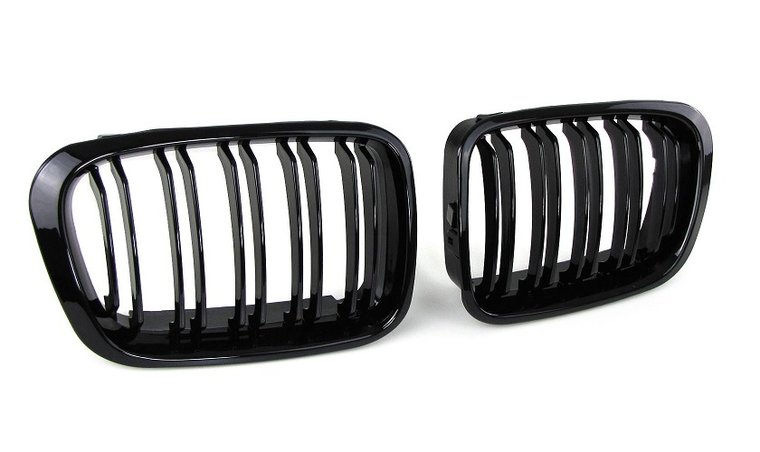 Dubbelspijls glanzend zwarte grillen passend voor BMW 3 serie E46 sedan en touring model 1998 - 2001 en compact alle