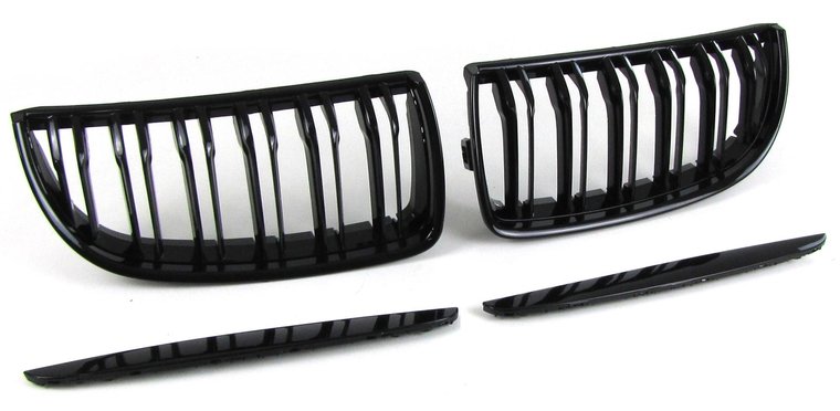 Dubbelspijls glanzend zwarte grillen passend voor BMW 3 serie E90 en E91 model 2005 - 2008